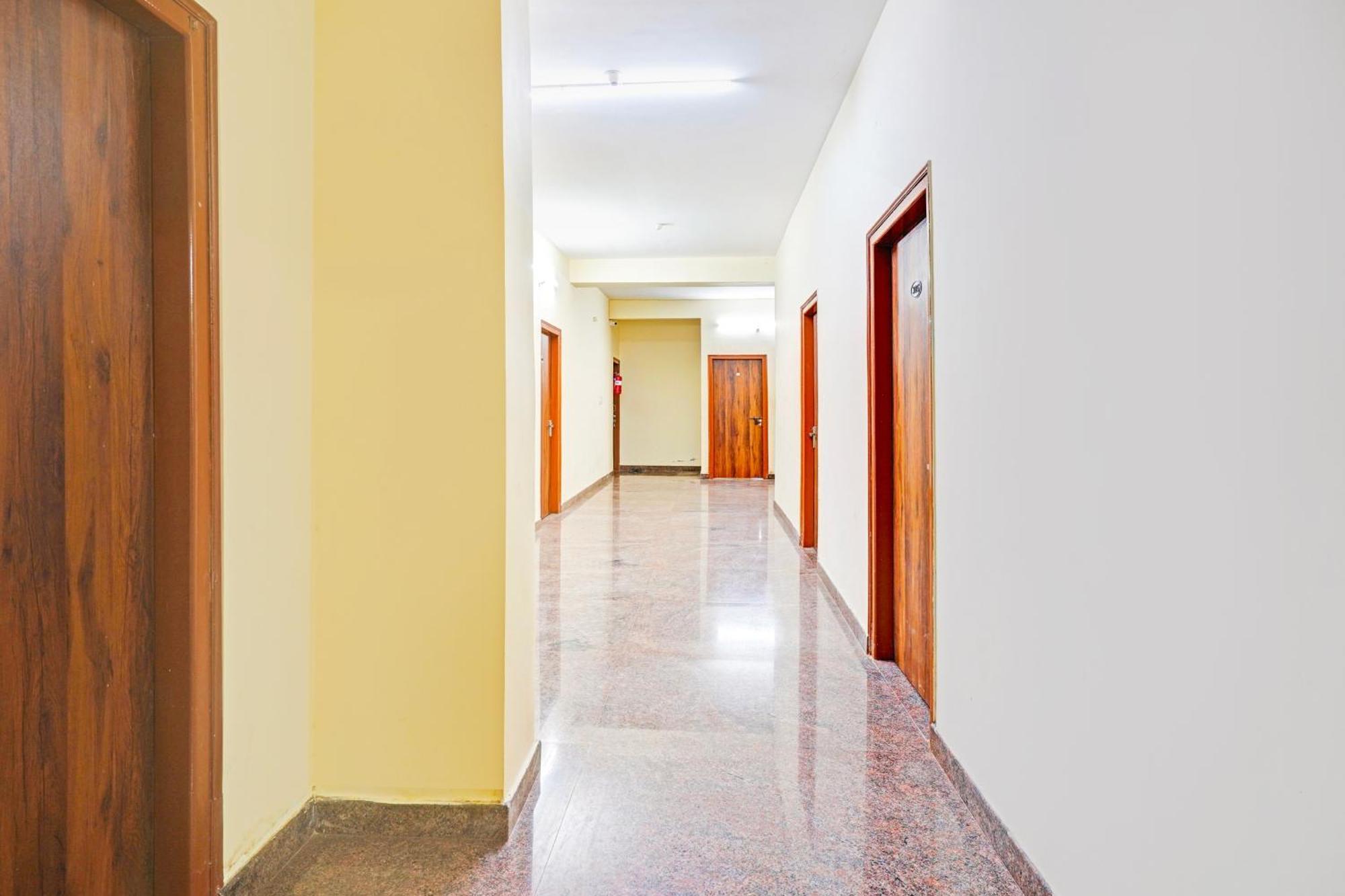 Super Hotel O Srigandhakavalu Formerly Chamundeshwari Lodging Jalahalli Exterior photo