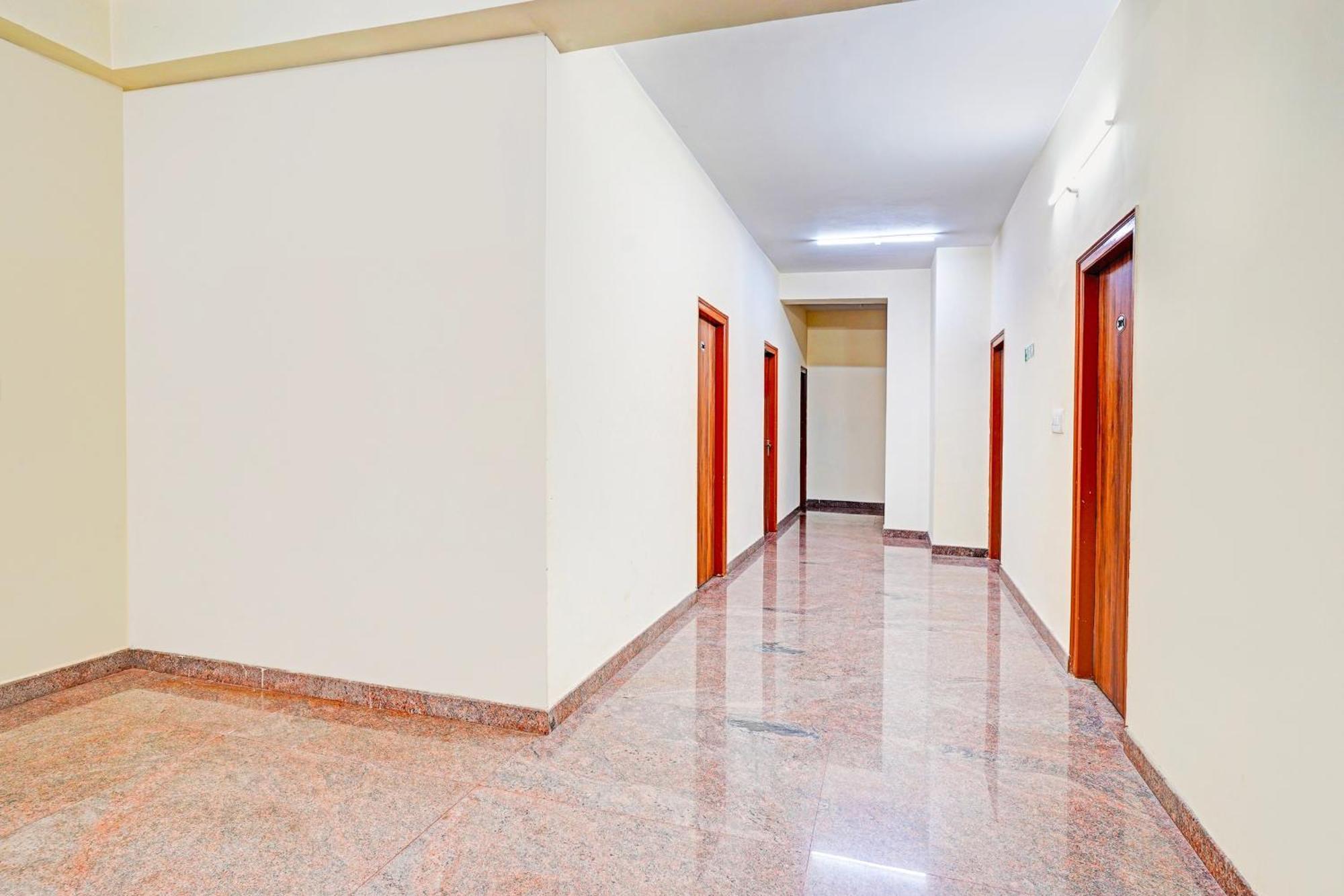 Super Hotel O Srigandhakavalu Formerly Chamundeshwari Lodging Jalahalli Exterior photo