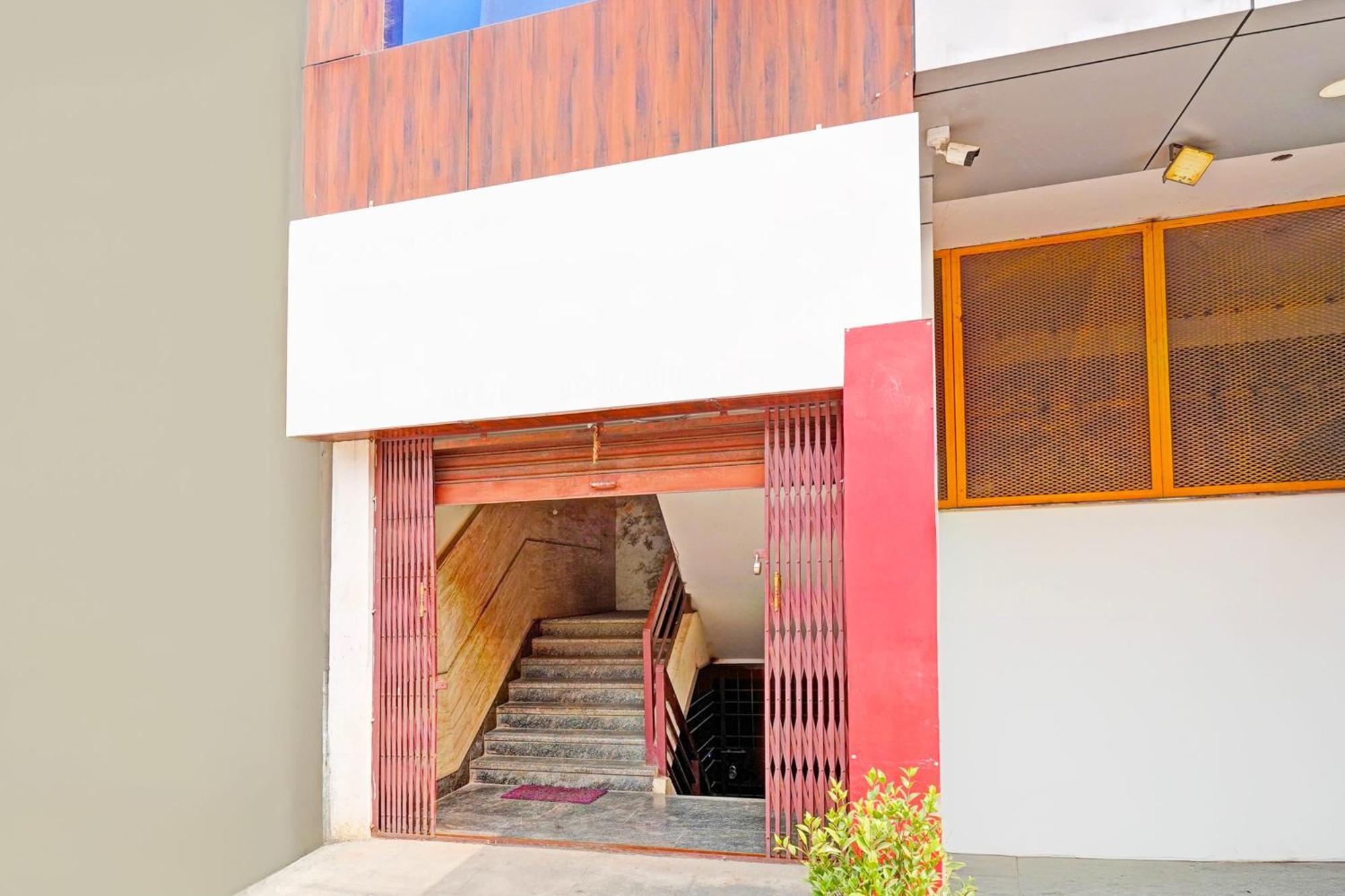 Super Hotel O Srigandhakavalu Formerly Chamundeshwari Lodging Jalahalli Exterior photo
